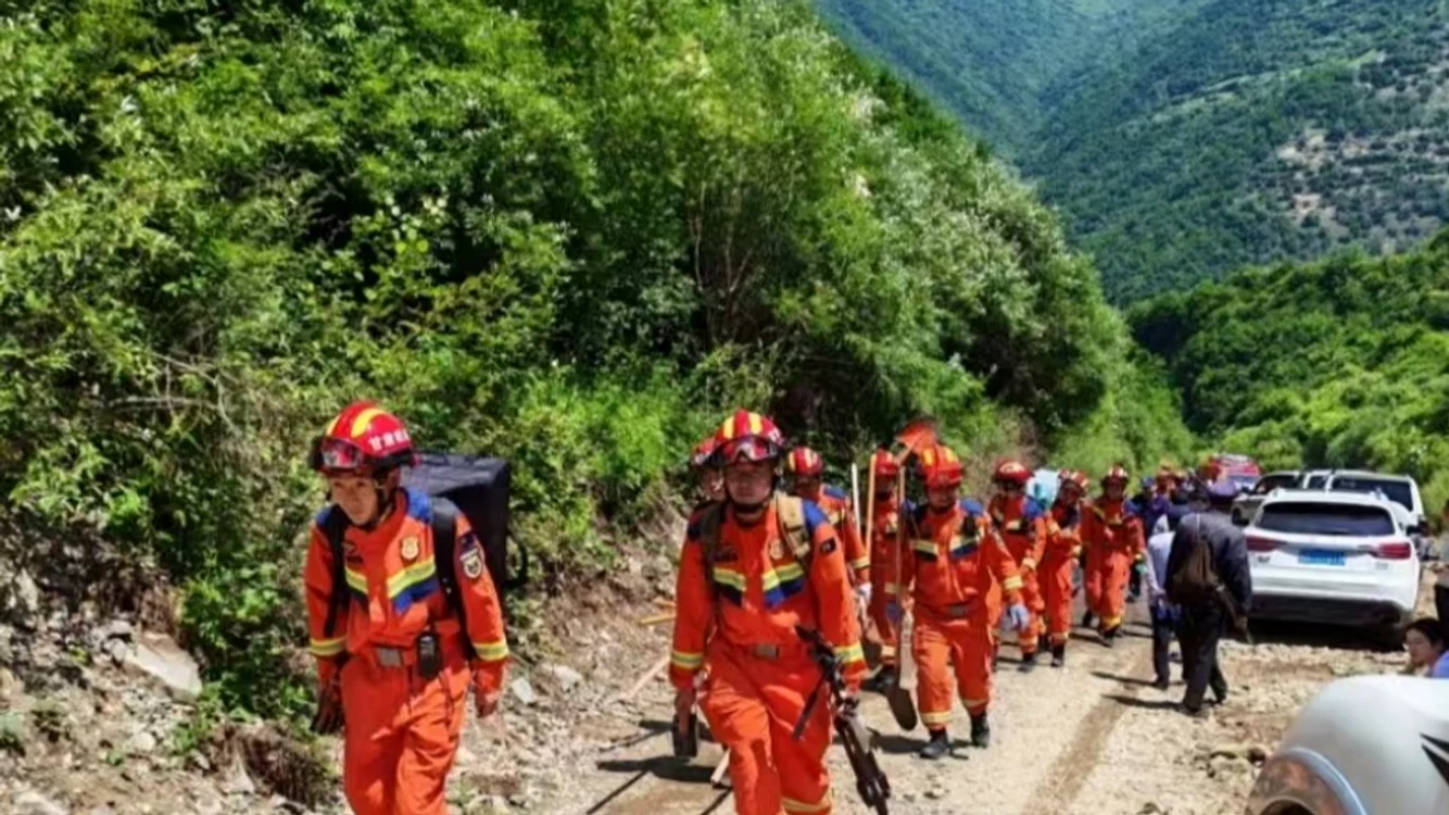 Echipele de salvare caută supraviețuitori