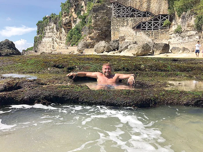 
    În “jacuzzi-ul”  din ocean  