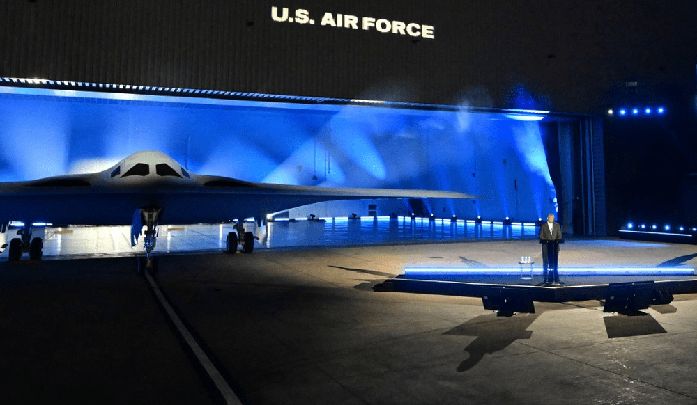 Noul bombardier nuclear invizibil B-21 Raider, prezentat de US Air Force