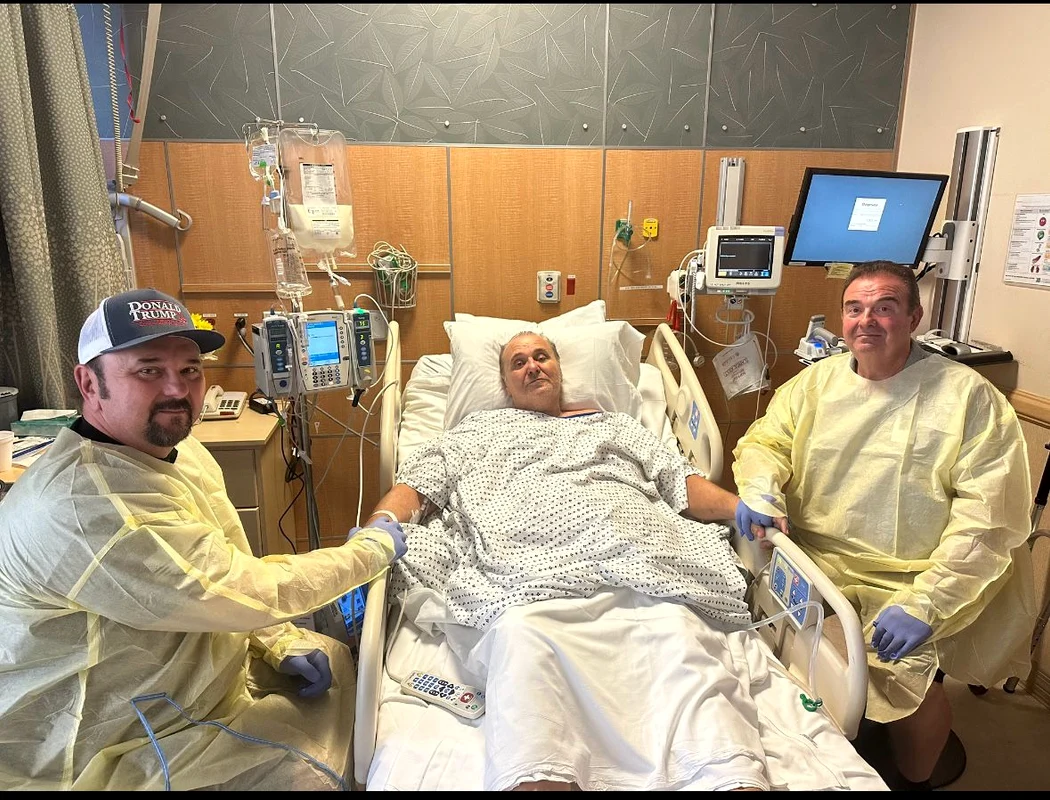 Nick Rădoi și frații săi, la spital / Foto: Arhiva personală 