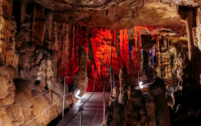 Peștera Sfendoni din Creta. Foto: Facebook/Crete Info