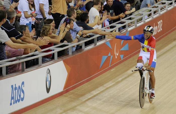 
    Carol Eduard Novak va concura mâine la urmărire individuală, categoria C4, proba în care a devenit campion paralimpic la Londra, în 2012Foto: EPA-EFE  