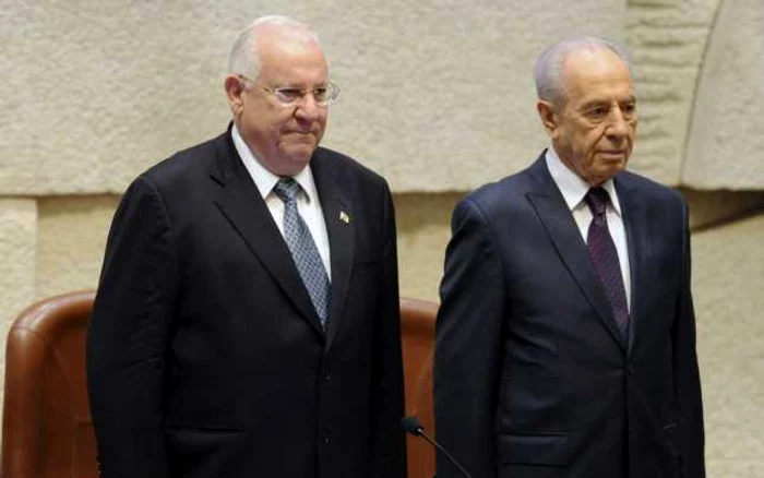 Reuven Rivlin, noul preşedinte al Israelului, alături de fostul şef de stat Shimon Peres FOTO Reuters