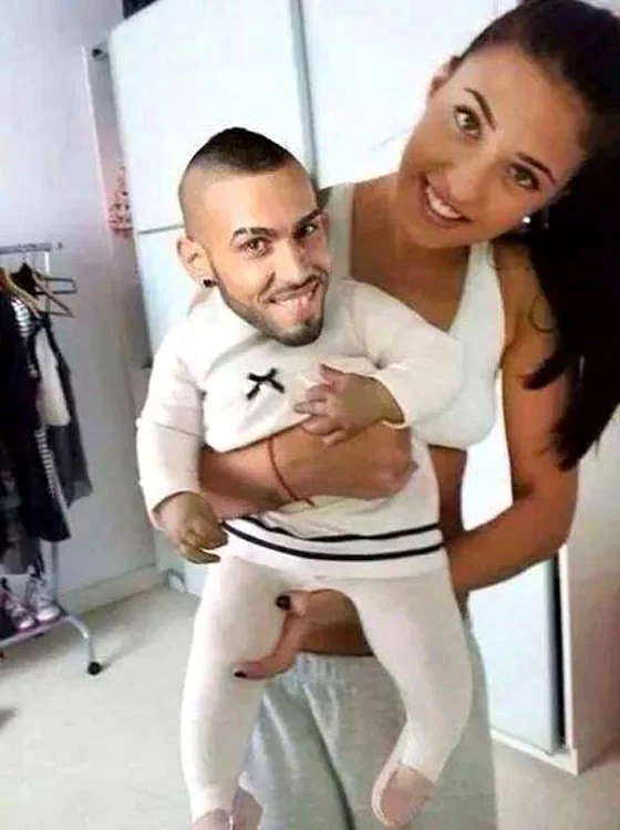 Antonia şi Alex vor deveni părinţi anul viitorFoto: Facebook