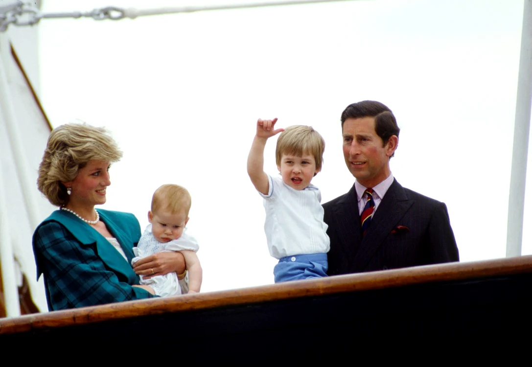 Charles Diana William și Harry GettyImages 52099020 jpg