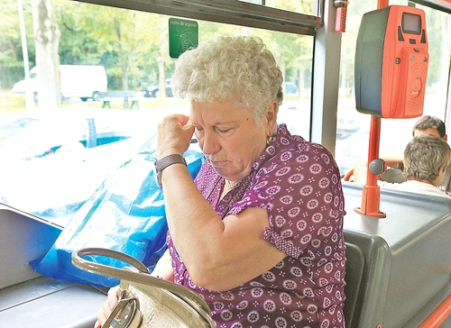 Autobuzul 301 - 35ºC: Femeia a crezut că leşină în sauna pe roţiFoto: Roberto Sălceanu