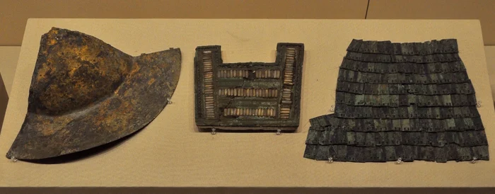 Bucăți de armură și coif al războinicilor Dian FOTO wikipedia