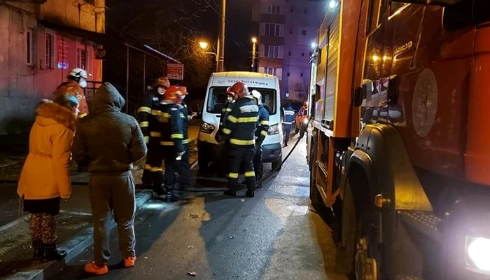 Incendiul cuprinsese toată garsoniera până la sosirea pompierilorfoto: ISU Maramureș