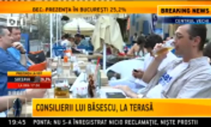 Consilierii lui Traian Băsescu îl aşteaptă la o terasă în Centrul Istoric FOTO: Captură B1