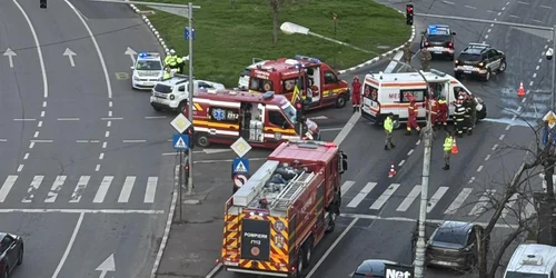 accident cu o ambulanta in care se aflau militari foto infotrafic bucuresti ilfov png