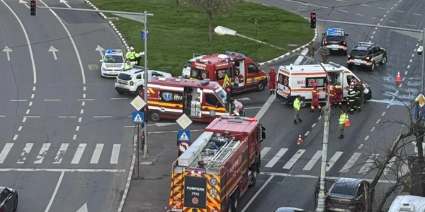 accident cu o ambulanta in care se aflau militari foto infotrafic bucuresti ilfov png