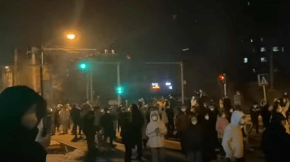 Protestele violente continuă în China. Locuitorii din orașul Guangzhou au intrat în conflict cu poliția 