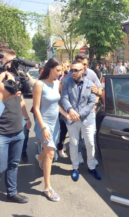 
    Antonia și iubitul ei,  Alex Velea, nu au putut  fi nași, așa cum și-au dorit,  pentru că nu sunt căsătoriți. Ba, mai mult, ea nu este ortodoxă și în acte e încă măritată cu Vincenzo  