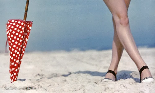 Marilyn Monroe at Tobay Beach, Long Island, 1949 (7) jpeg