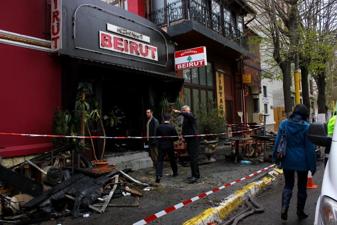 
    Restaurantul cu specific libanez a ars cinci ore, astfel că șapte angajați au ars.Trei dintre ei au murit   