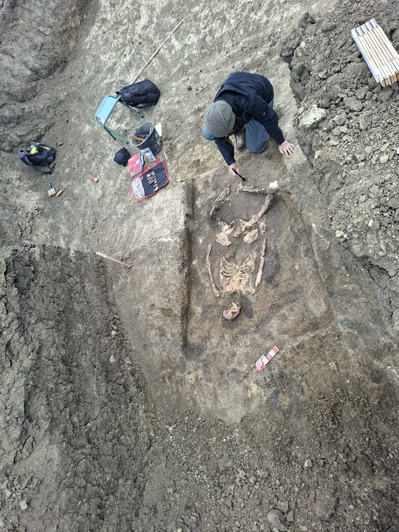 Un mormânt secundar FOTO Cosmin Zamfirache