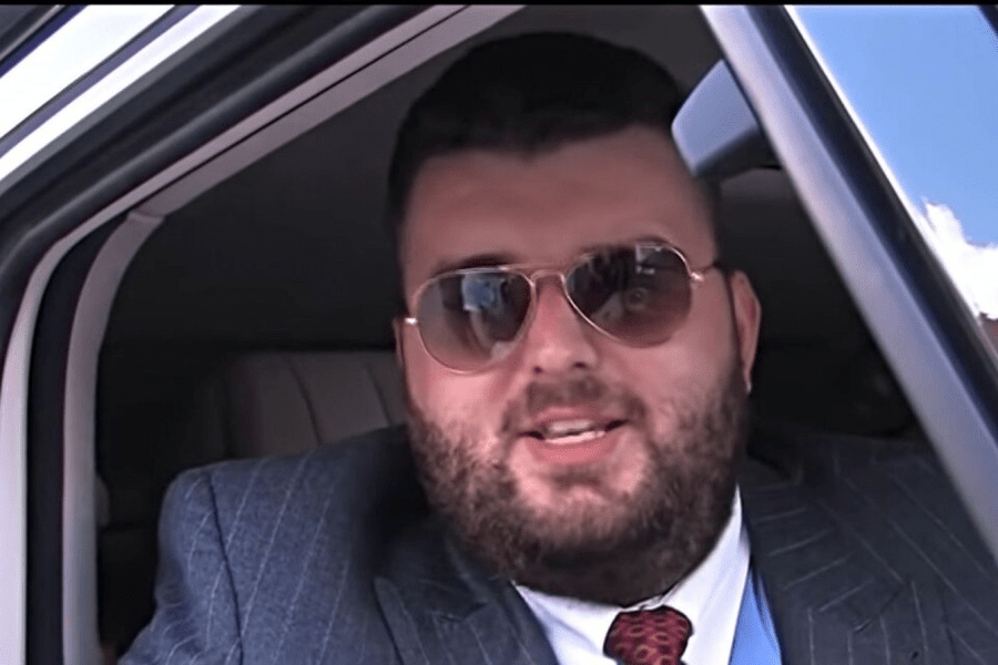 Poliţistul care i-a dat uniforma și maşina de serviciu lui Victor Micula a fost condamnat și nu mai poate profesa