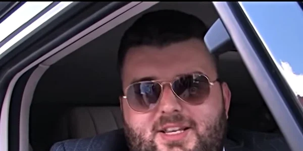 victor micula in masina foto