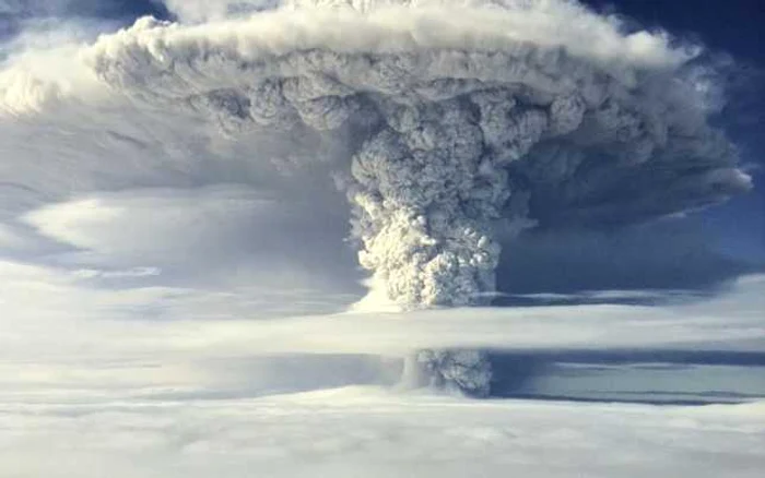 Erupţia vulcanului Puyehue din Chile, sursa: pictures.reuters.com