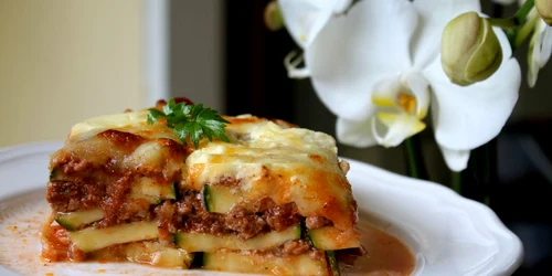 Lasagna cu dovlecei preparat low carb bogat în proteine bun pentru slăbit Foto Rețete Montignac dms