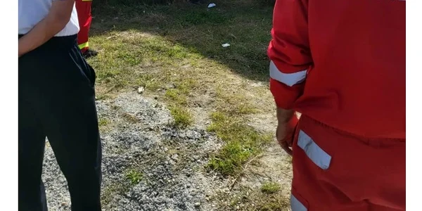 Un planor în care se afla o minoră de 17 ani, prăbuşit în curtea unei locuinţe din Craiova FOTO Gazeta de Sud jpg