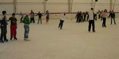 Ziua Îndrăgostiţilor se poate sărbători şi la patinoar