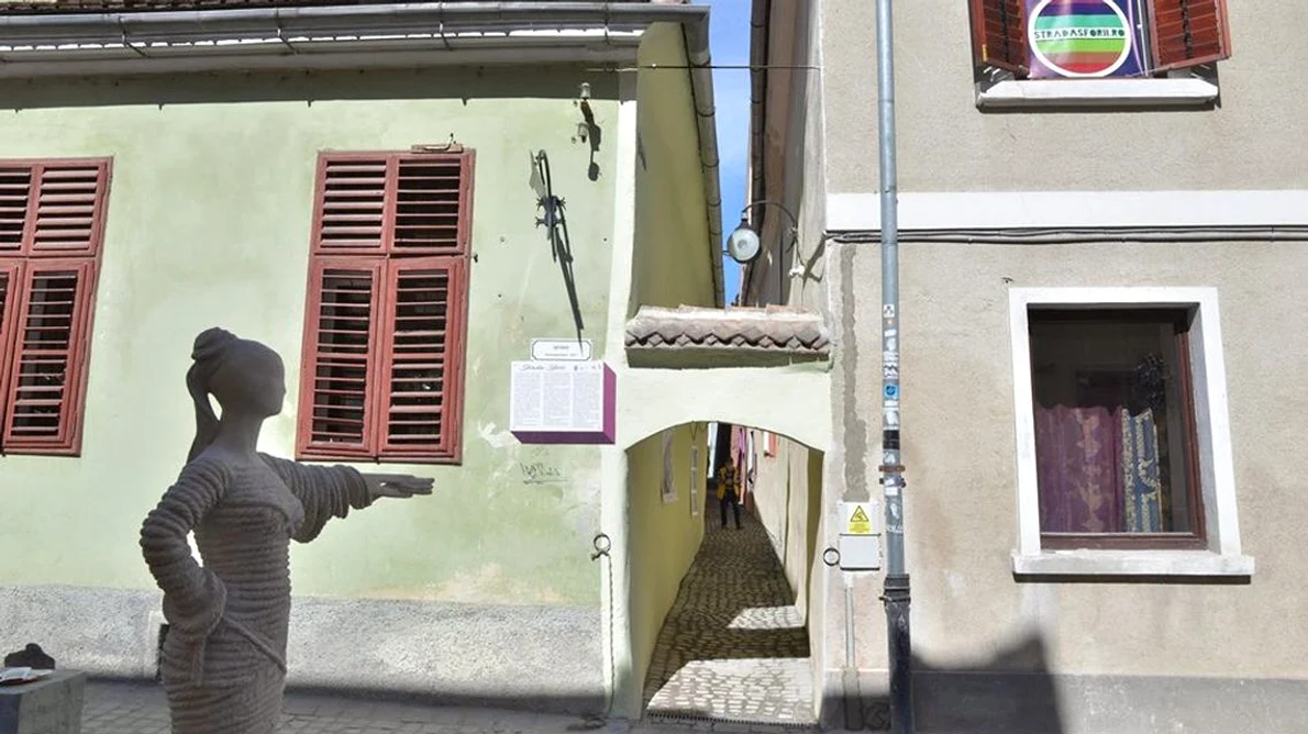 Strada Sforii din Brașov, cea mai îngustă stradă din România, redeschisă publicului / FOTO jpeg