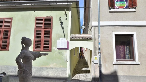 Strada Sforii din Brașov, cea mai îngustă stradă din România, redeschisă publicului / FOTO jpeg