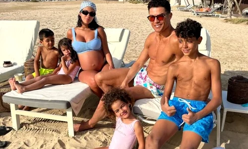 cristiano ronaldo plaja dubai jpg