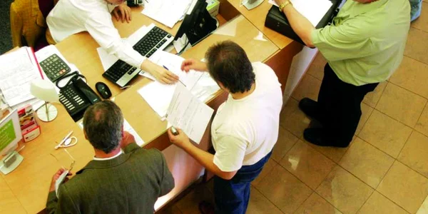 Datornicii la bănci cer ca scutirea de impozit pe tranzazţia de dare în plată să fie aplicată tuturor FOTO