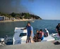 Turiști evacuați cu bărcile după incendiul din Halkidiki FOTO Profimedia 