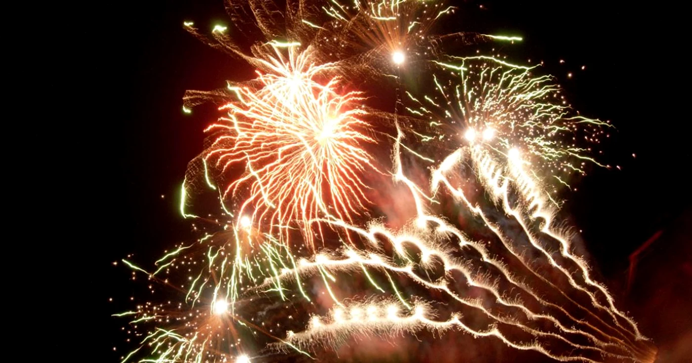 În noaptea dintre ani vor fi focuri de artificii în faţa Teatrului Naţional din Cluj-Napoca (foto adevărul)