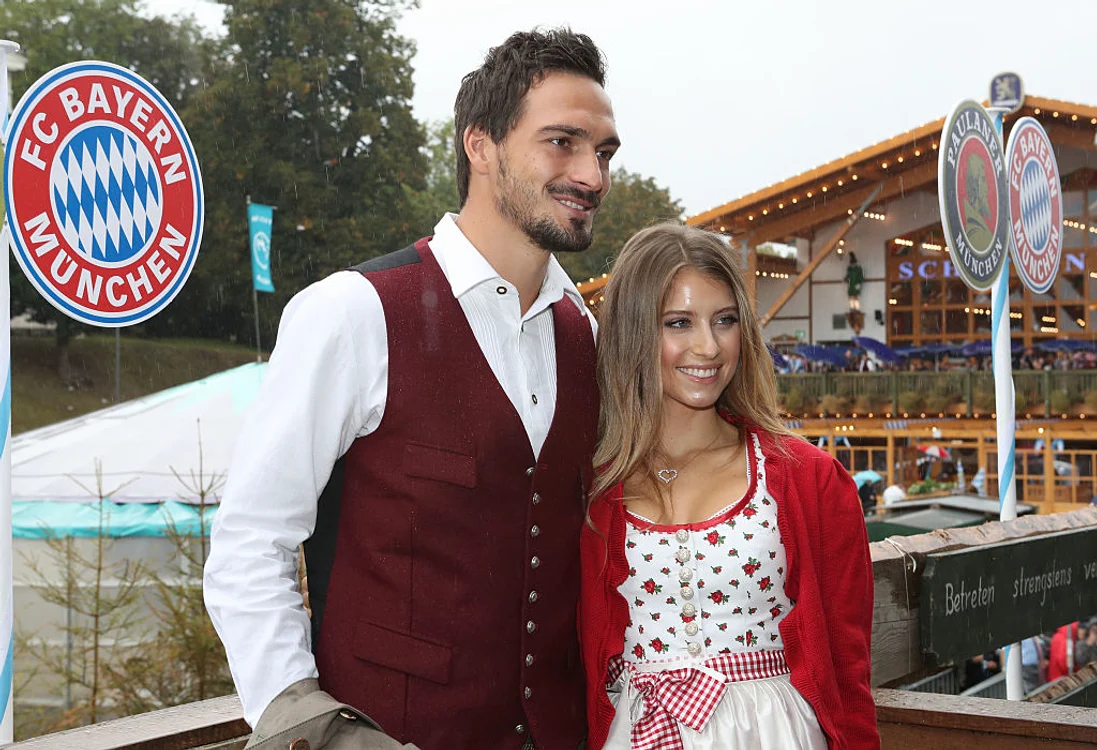 Mats Hummels şi Cathy, la primul oktoberfest din postura de bavarezi cu acte, fundaşul venind de la Dortmund în această vară