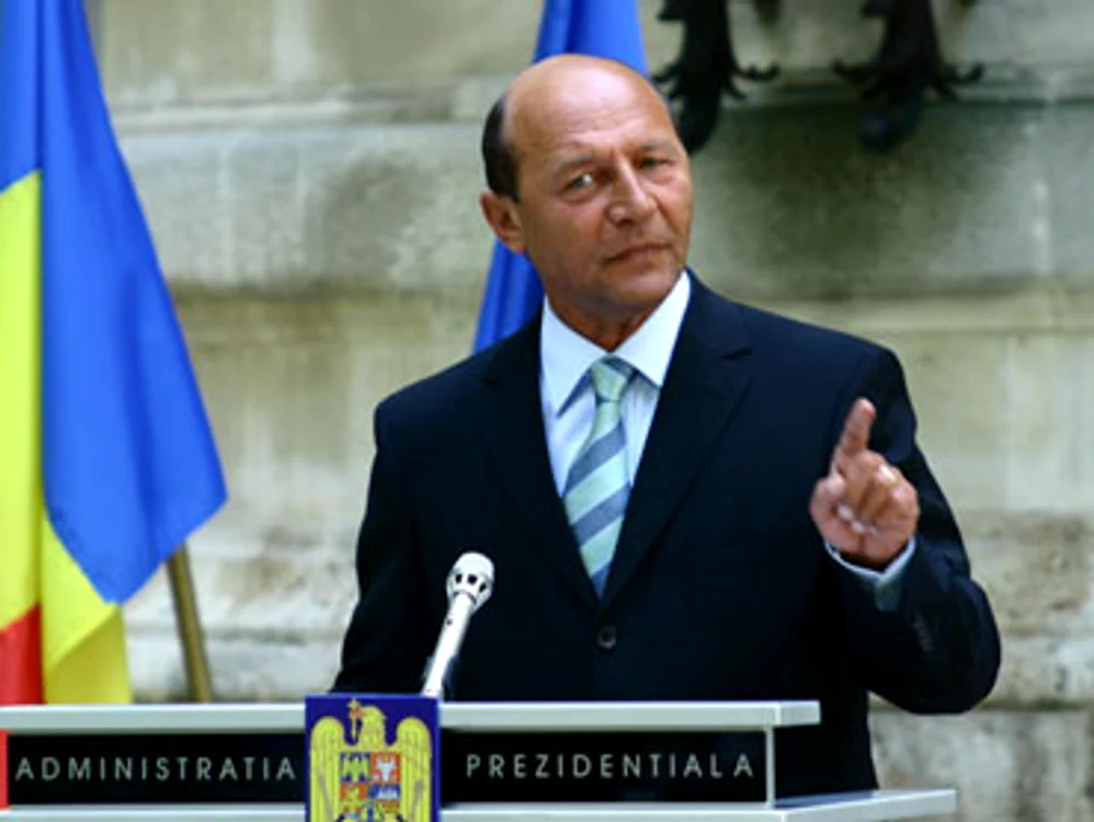 
    Preşedintele Băsescu îndeamnă să găsească o soluţie  