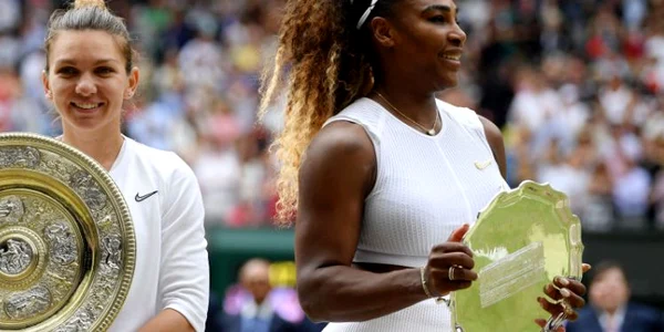 Serena Williams Simona Halep cu trofeele la Wimbledon 2019 FOTO Guliver / Getty Images / Shaun Botterill