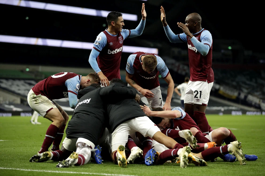 Fotbaliștii lui West Ham se bucură după golul lui LanziniFoto: Guliver / GettyImages