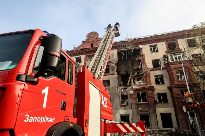 Zaporojie: bloc de locuințe atacat de ruși FOTO EPA-EFE