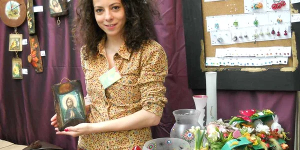 Claudia Cacovean vinde aranjamente decorative de Paşte la Expo Transilvania. 