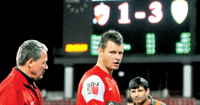 Eşecul cu Petrolul i s-a pus în cârcă tatălui lui Marius Niculae (stânga)