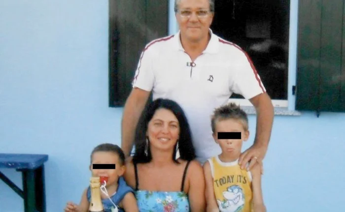 
    Fabrizio Sanna  e mândru de băieţii lui  