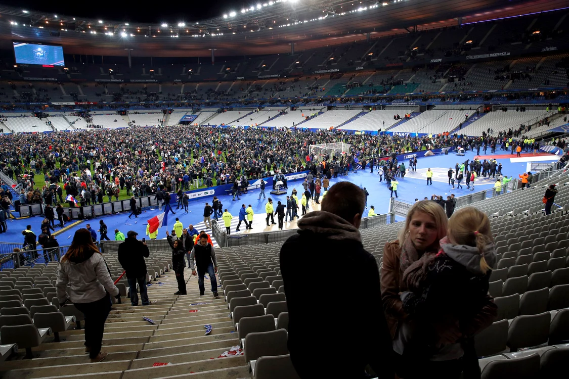 
    Stade de France, locul unde România va debuta la Euro chiar în faţa ţării gazdă, a fost ţinta atacurilor teroriste la amicalul dintre Franţa şi Germania, din noiembrie 2015Foto: AP  