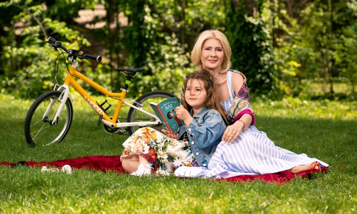Alessandra Stoicescu si Sara foto OK Magazine Sorin Stana jpg