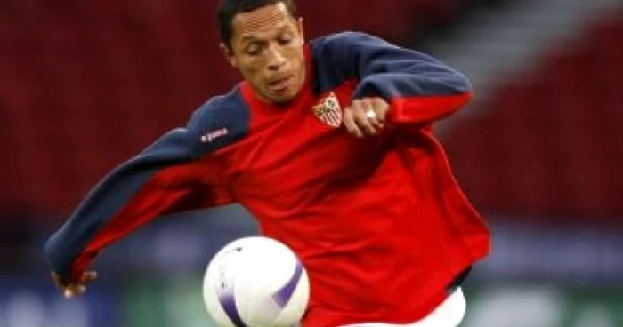 FOTBAL: Adriano, de la FC Sevilla, indisponibil o lună