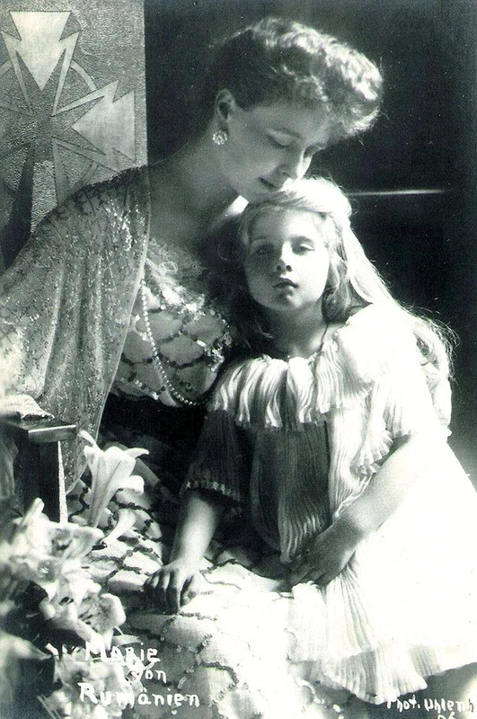 Regina Maria și Mignon, fiica ei, viitoarea Regina Maria a Iugoslaviei. FOTO: Casa Regală