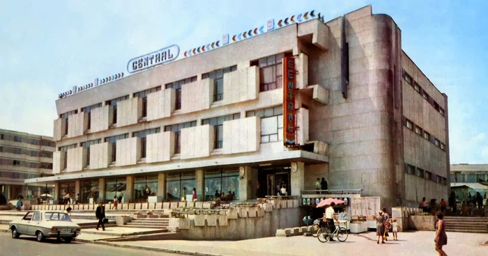 Magazinul central, o emblemă a municipiului Vaslui transformat în prezent într-un mall chinezescFoto: Vasluiului Comunist (Facebook)