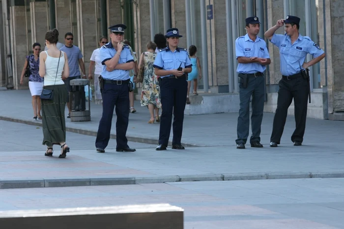 
    Poliţişti comunitari  