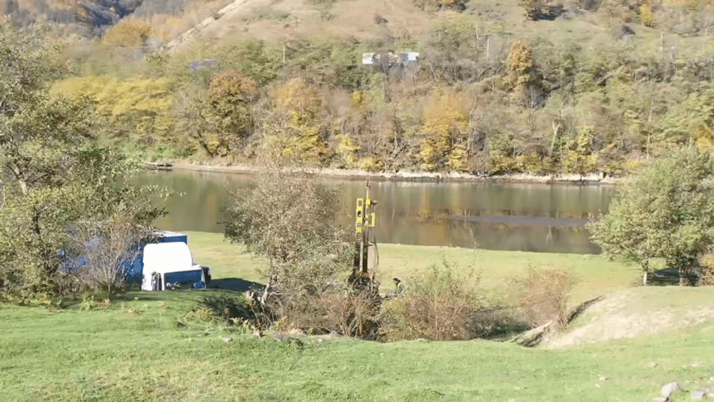 Lotul 2 al Autostrăzii Sibiu – Pitești, la studiul geotehnic: foraje la 100 de metri adâncime VIDEO