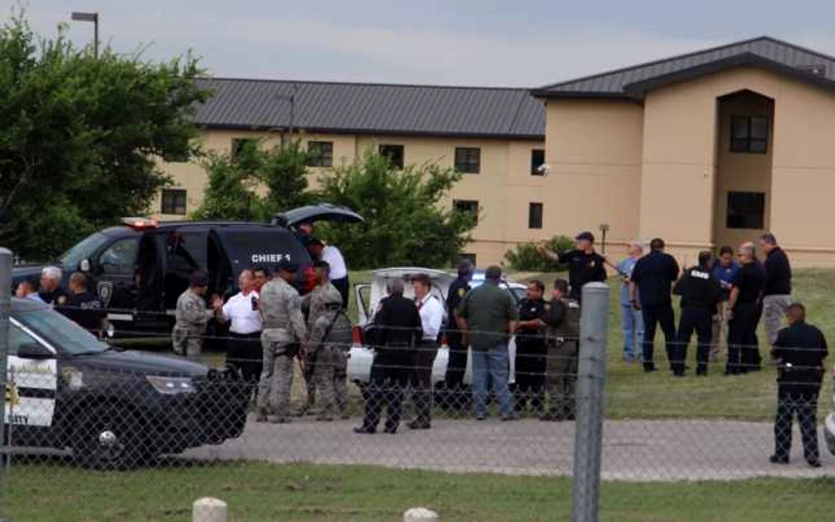 Un bărbat a împuşcat mortal o persoană la baza aeriană Lackland, în Texas, după care s-a sinucis FOTO mysanantonio.com