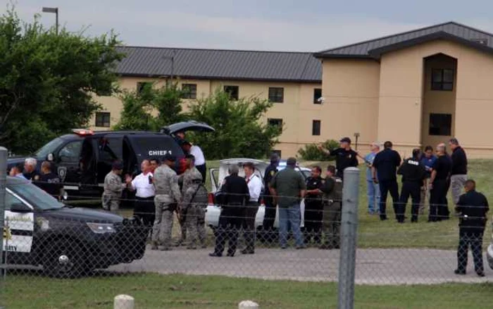 Un bărbat a împuşcat mortal o persoană la baza aeriană Lackland, în Texas, după care s-a sinucis FOTO mysanantonio.com