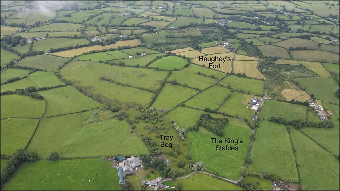 Haughey's Fort și King's Stables, fotografie aeriană realizată în 2023 (© James O’Driscoll, Patrick Gleeson / Antiquity)